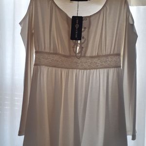 Womens beautiful white top. Scoop neck with tie front. Flattering on .